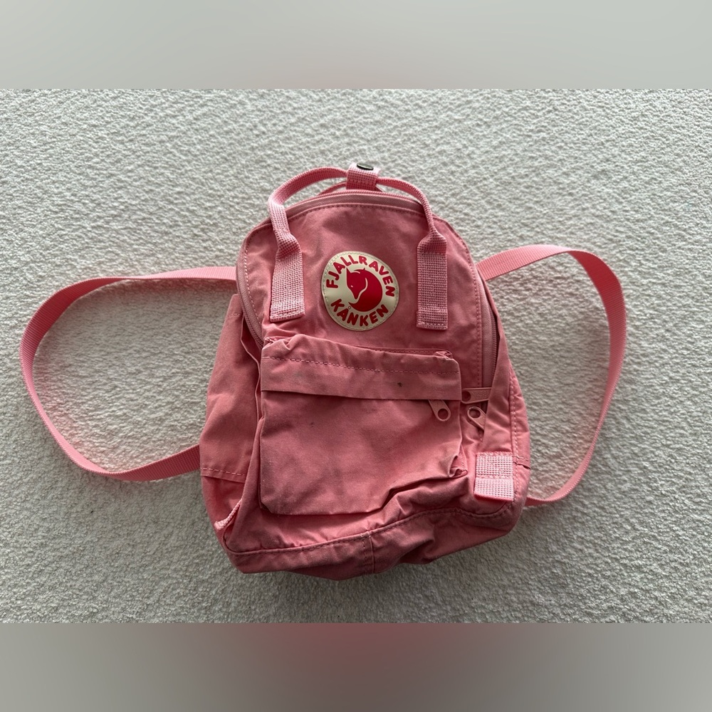 Fjallraven Women's Kanken Mini Backpack Pink